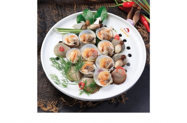 ELONGATE COCKLE WITH TERMITE MUSHROOM SAUCE