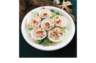 SURF CLAMS & WHITE SHIMEJI MUSHROOM WITH PEPPER SAUCE