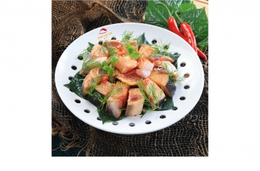 GIANT BARB FISH HEAD STEAMED WITH PIPER LOLOT LEAVES